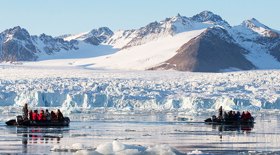 Greenland-general-zodiac-snow-short