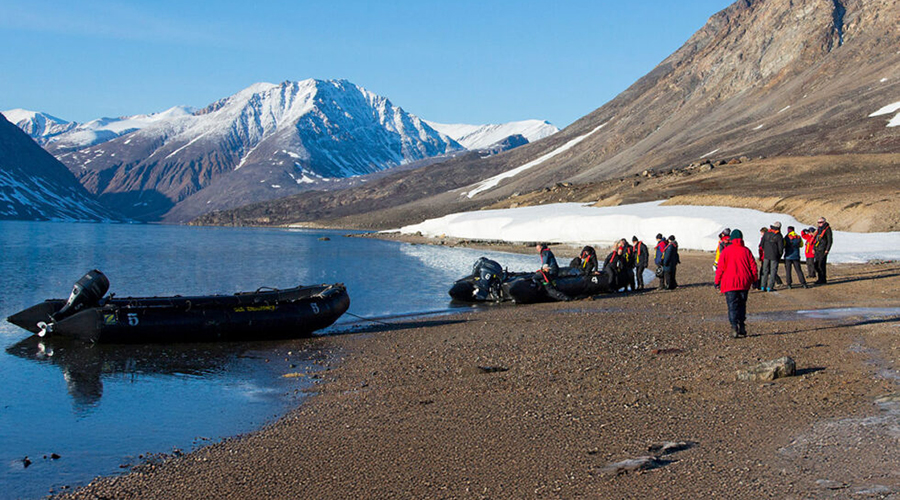 NEGLNP-greenland-zodiac-guests-short