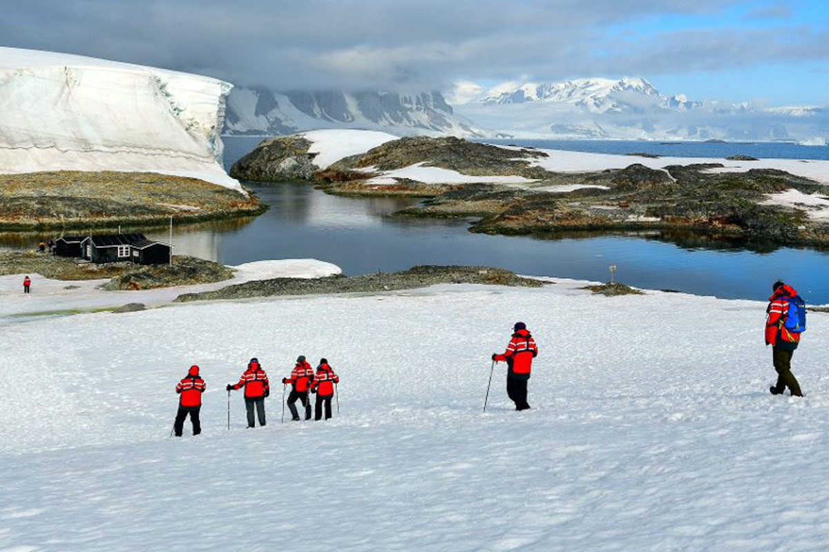 guests-hiking-in-antarctica guests hiking in antarctica